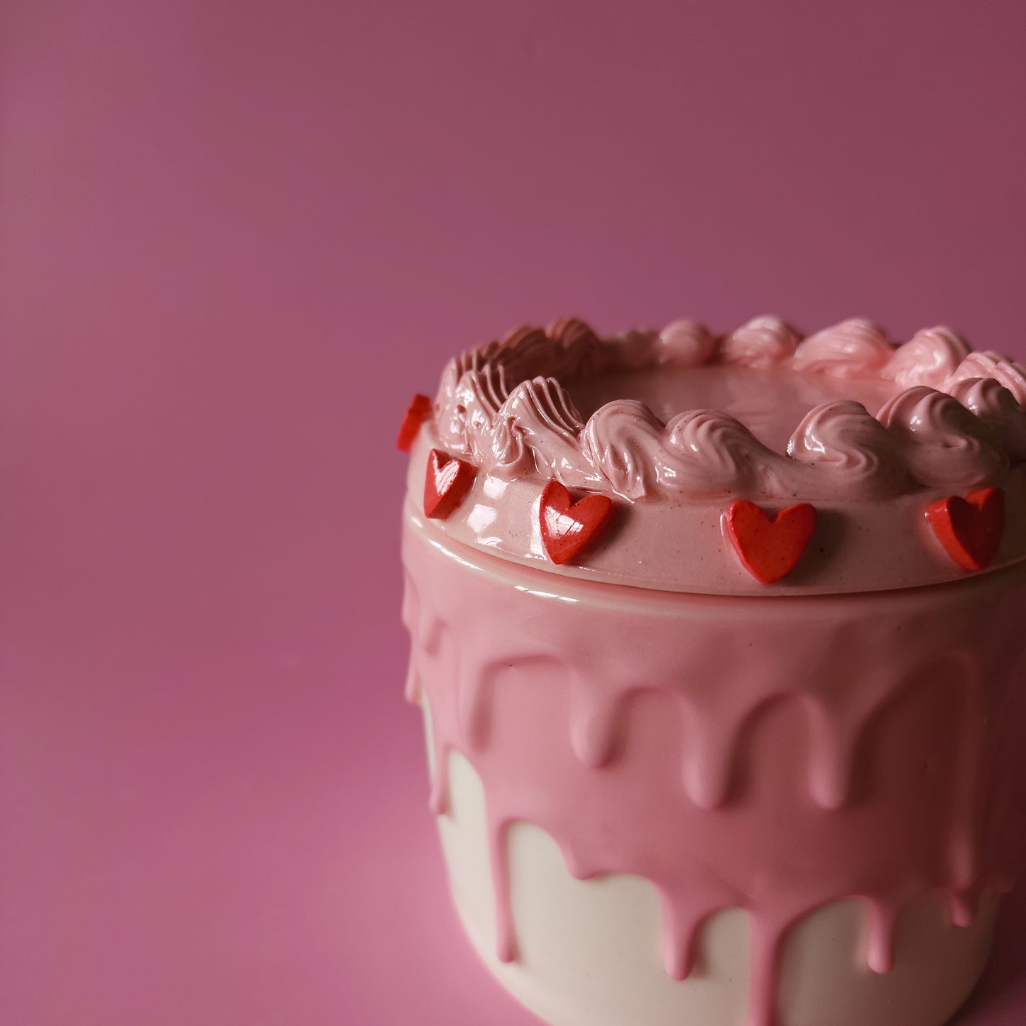 Cake Box with hearts and piped icing