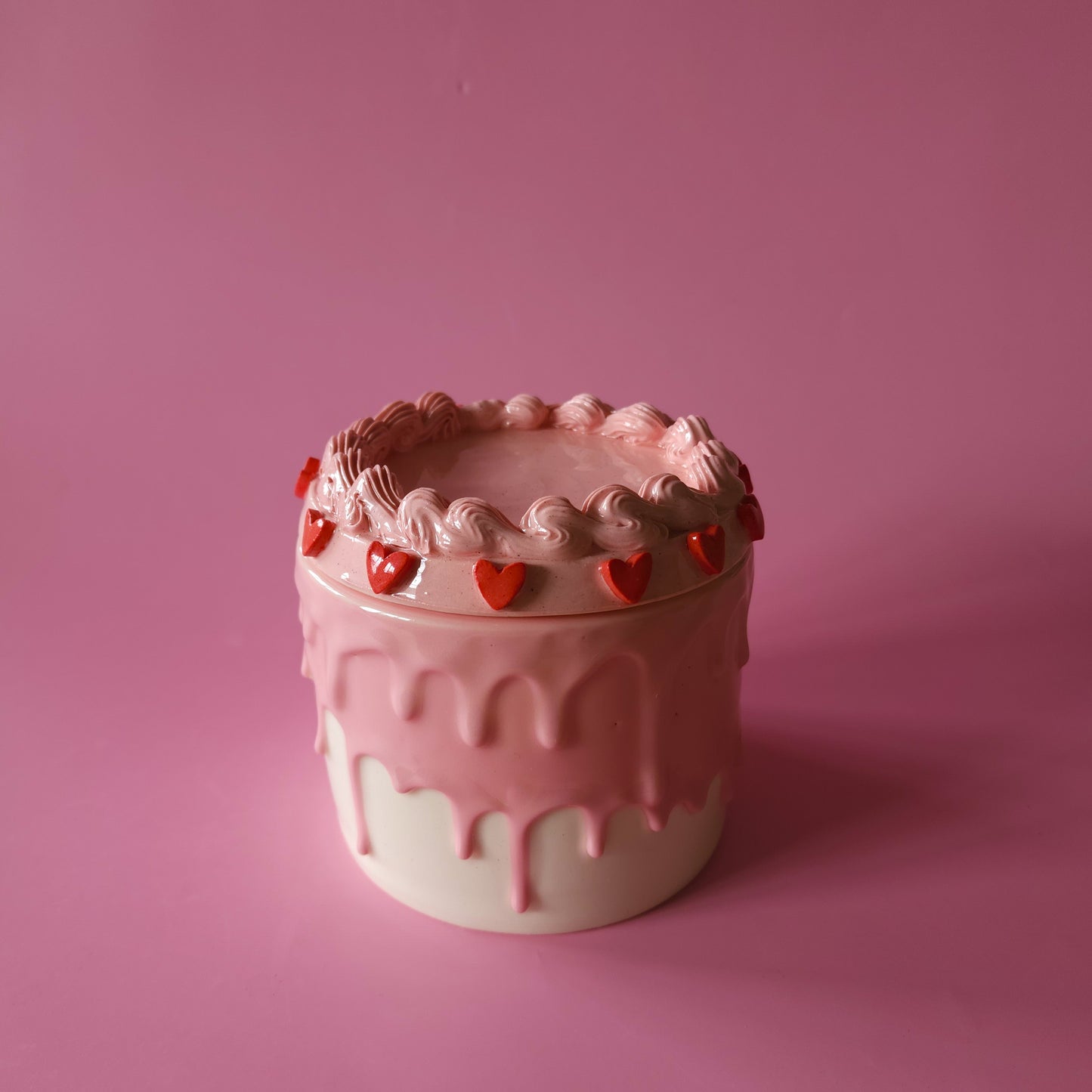Cake Box with hearts and piped icing