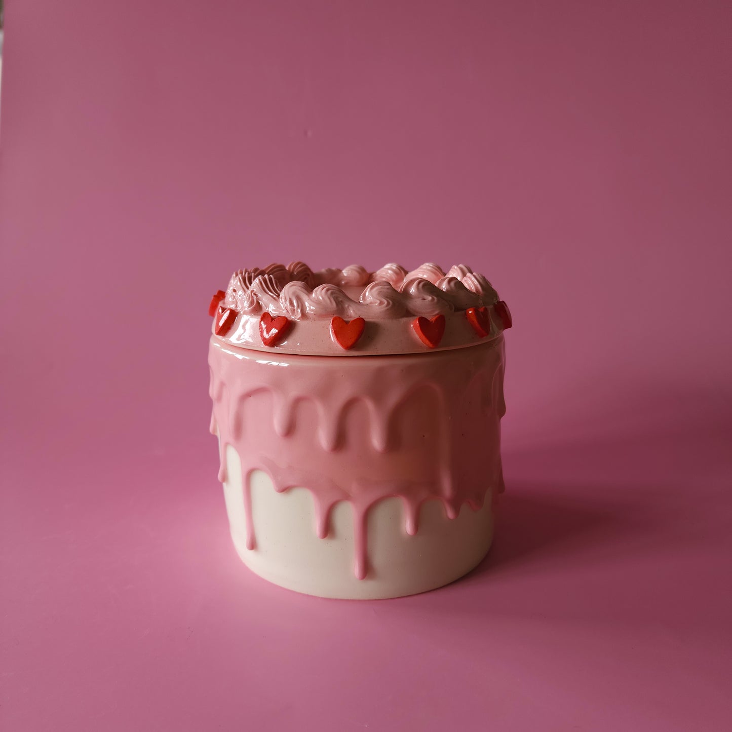Cake Box with hearts and piped icing