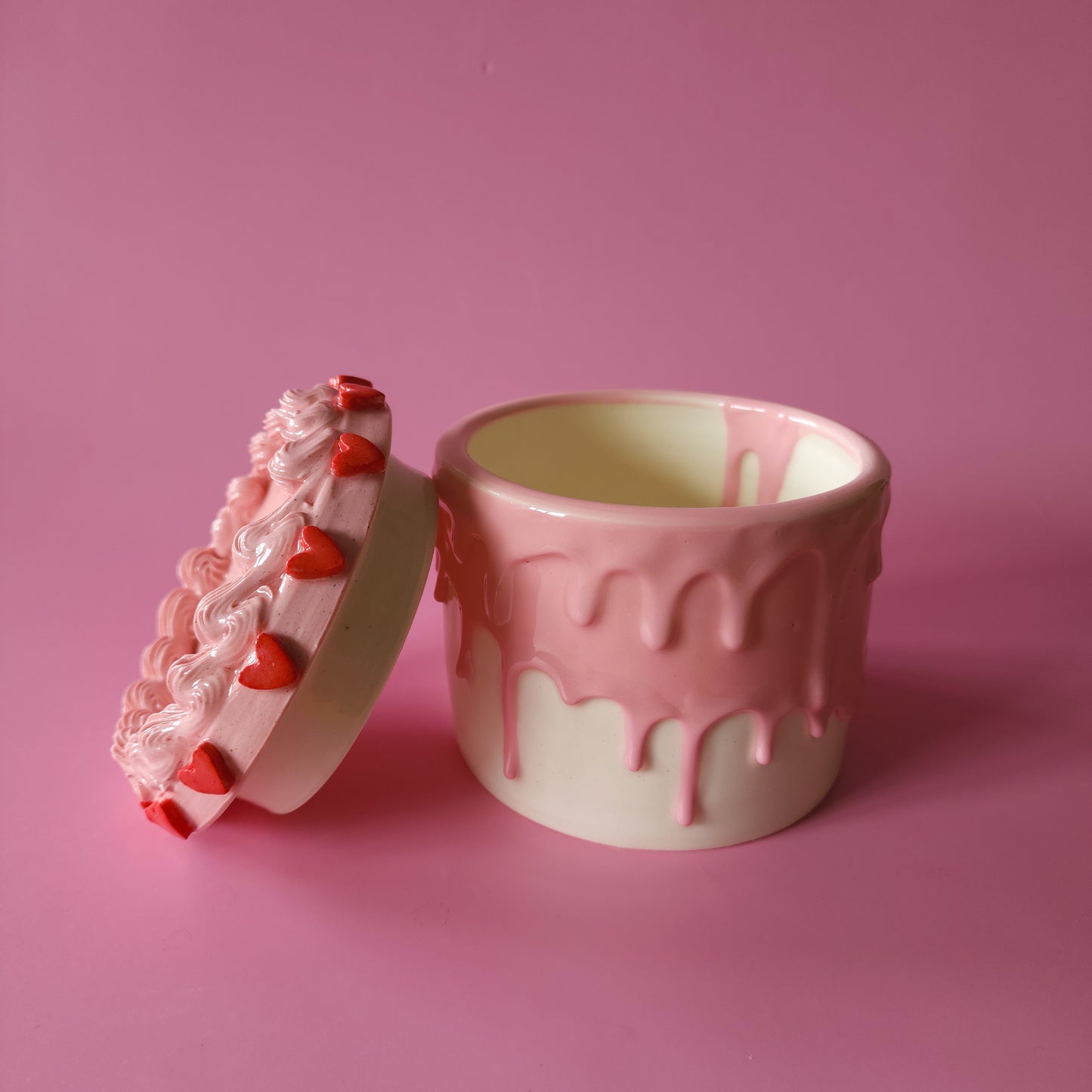 Cake Box with hearts and piped icing