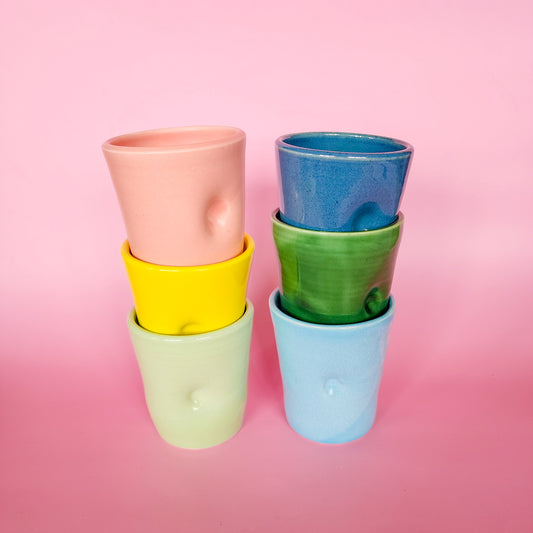 Tumblers with thumb indent