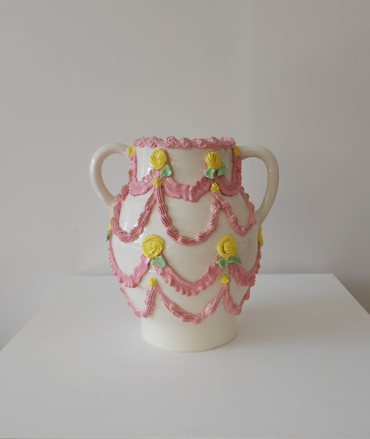 Cake vase extravaganza