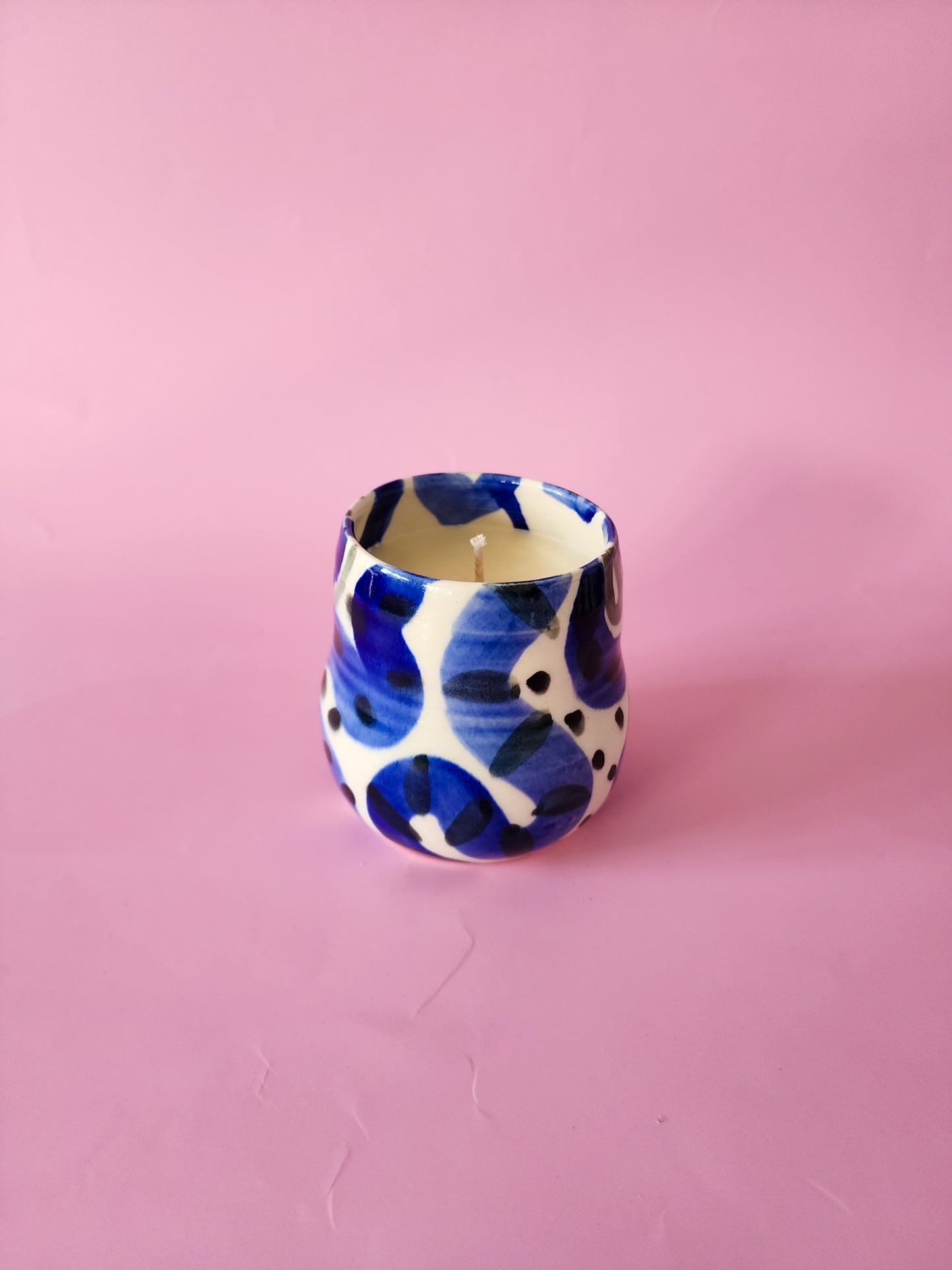 Ceramic candle - Vanilla bean - blue + black fun design
