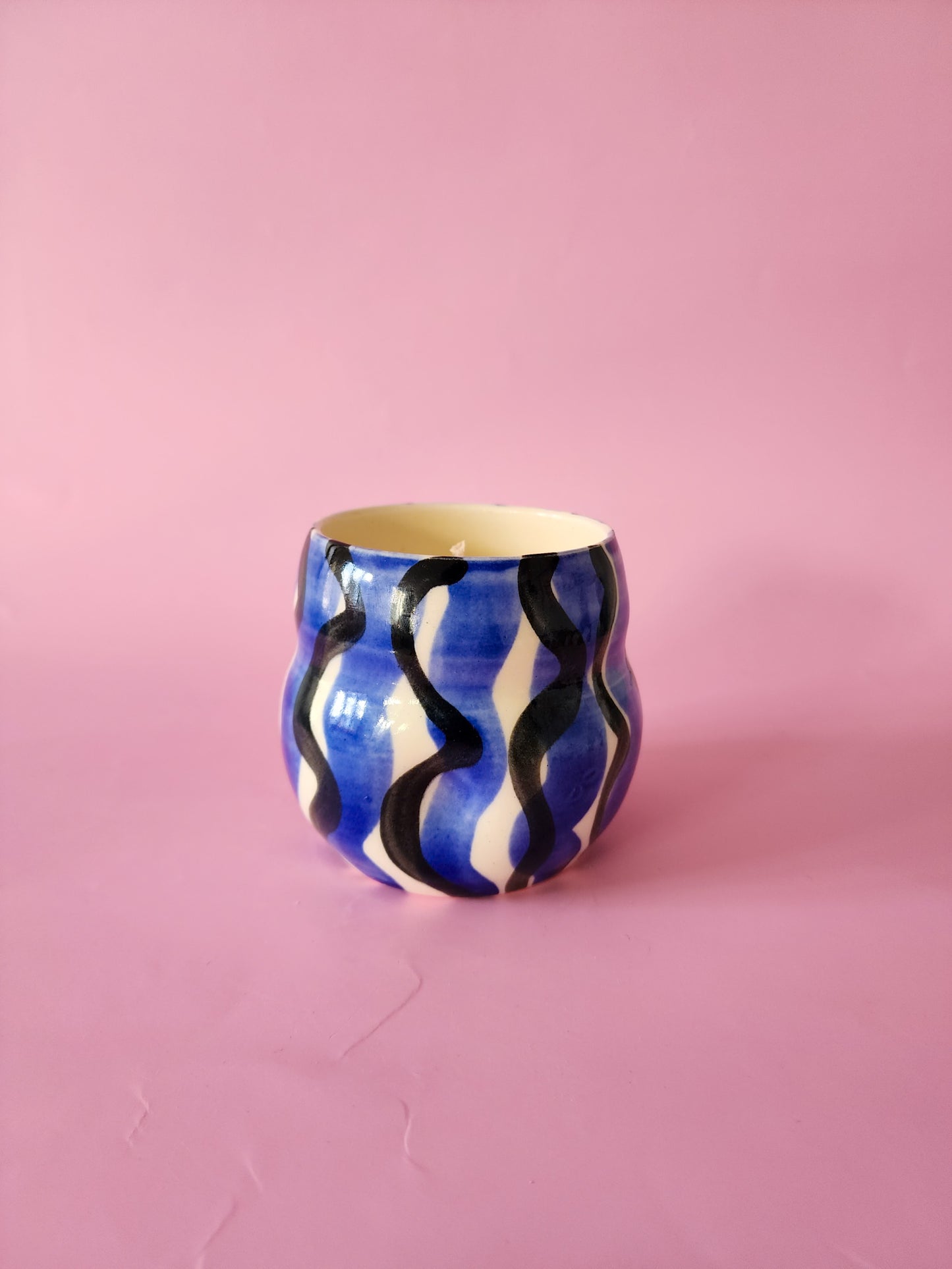 Ceramic candle - Vanilla bean - blue + black squiggle