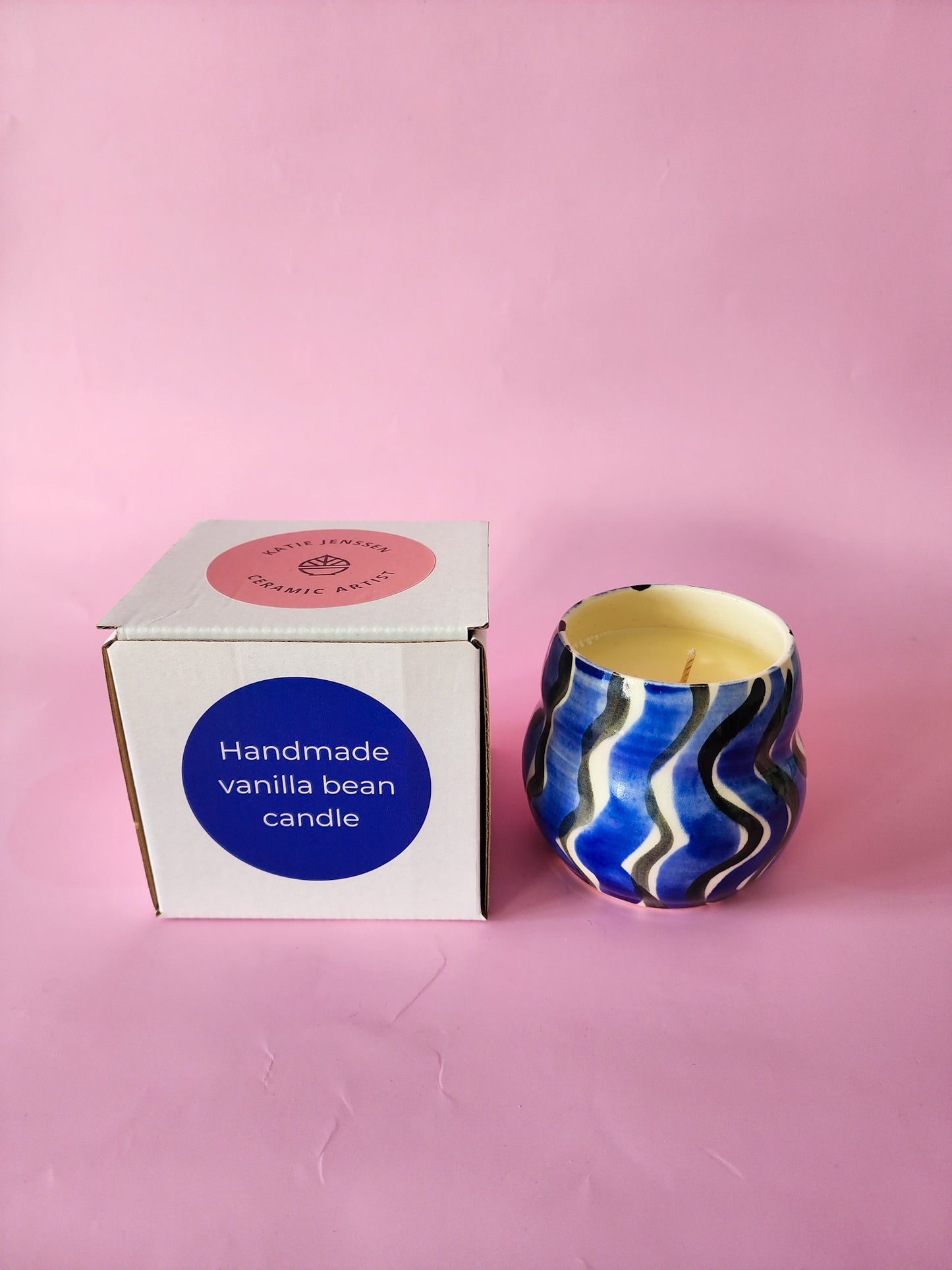 Ceramic candle - Vanilla bean - blue + black squiggle