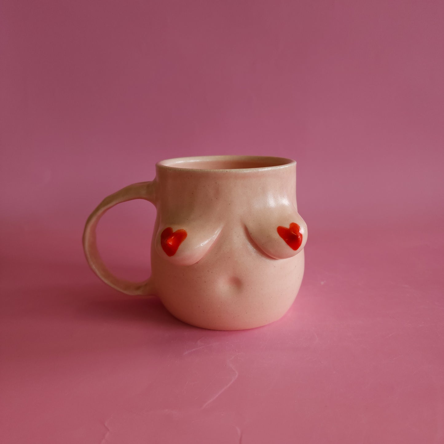 Pink boob mug with hearts (A)