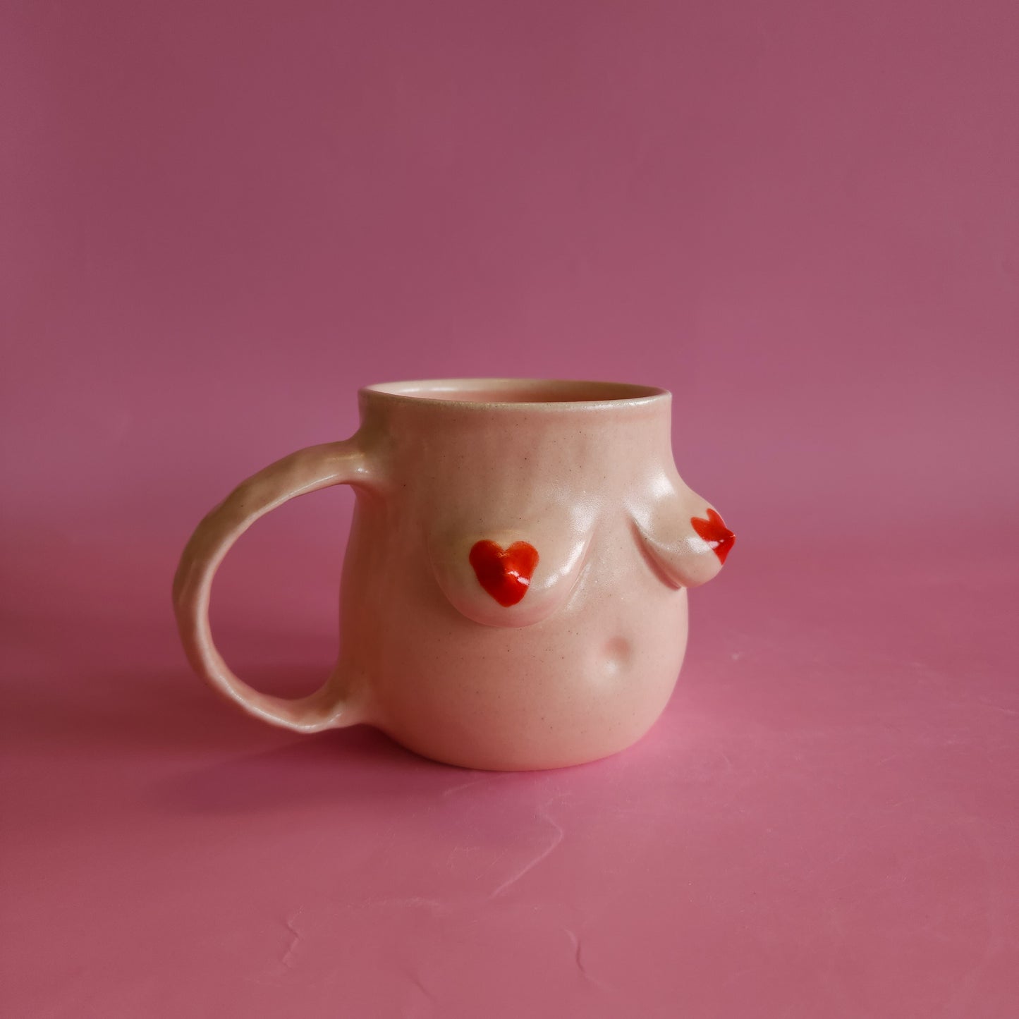 Pink boob mug with hearts (A)