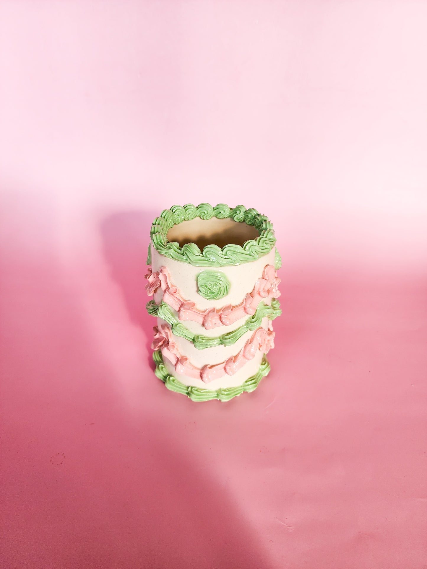 Cake vase