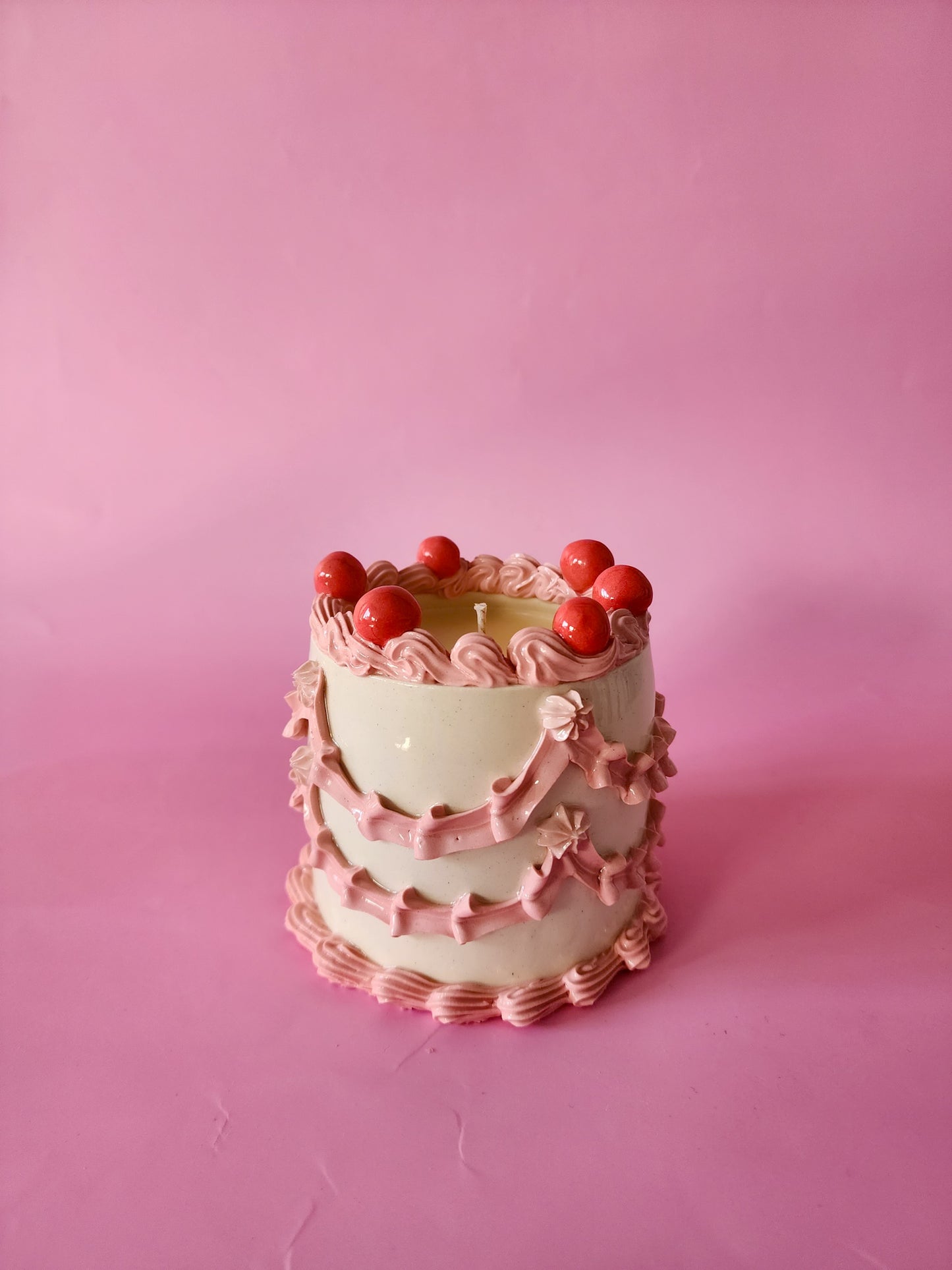 Ceramic cake candle large - strawberry buttercream