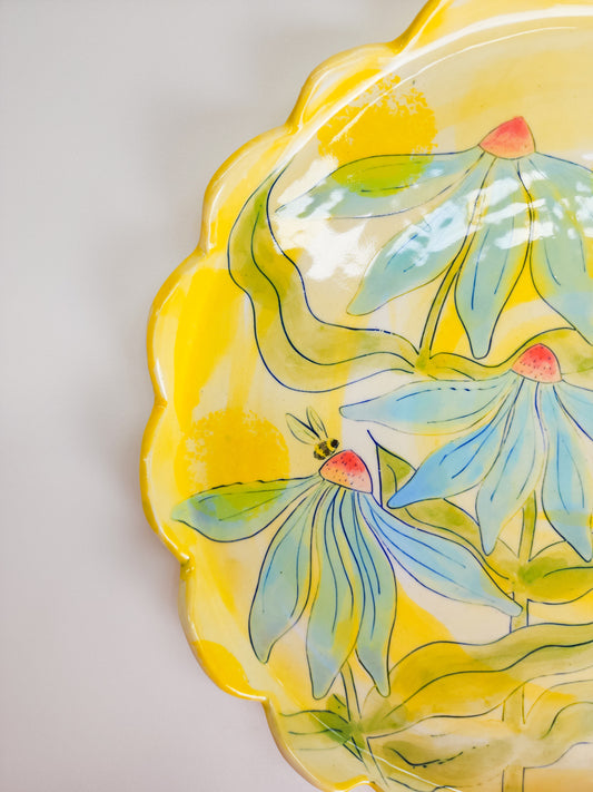 Scalloped Flower Platter with Bee