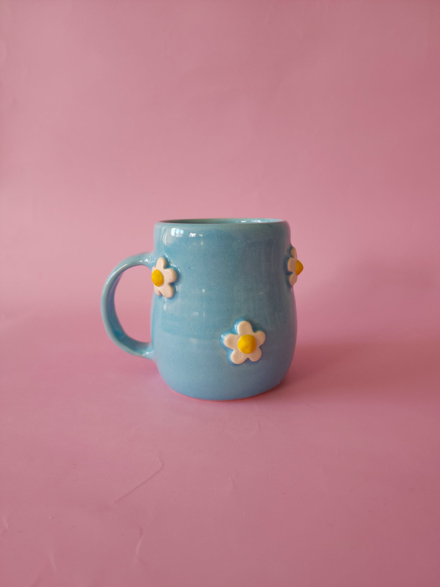 Blue daisy mug