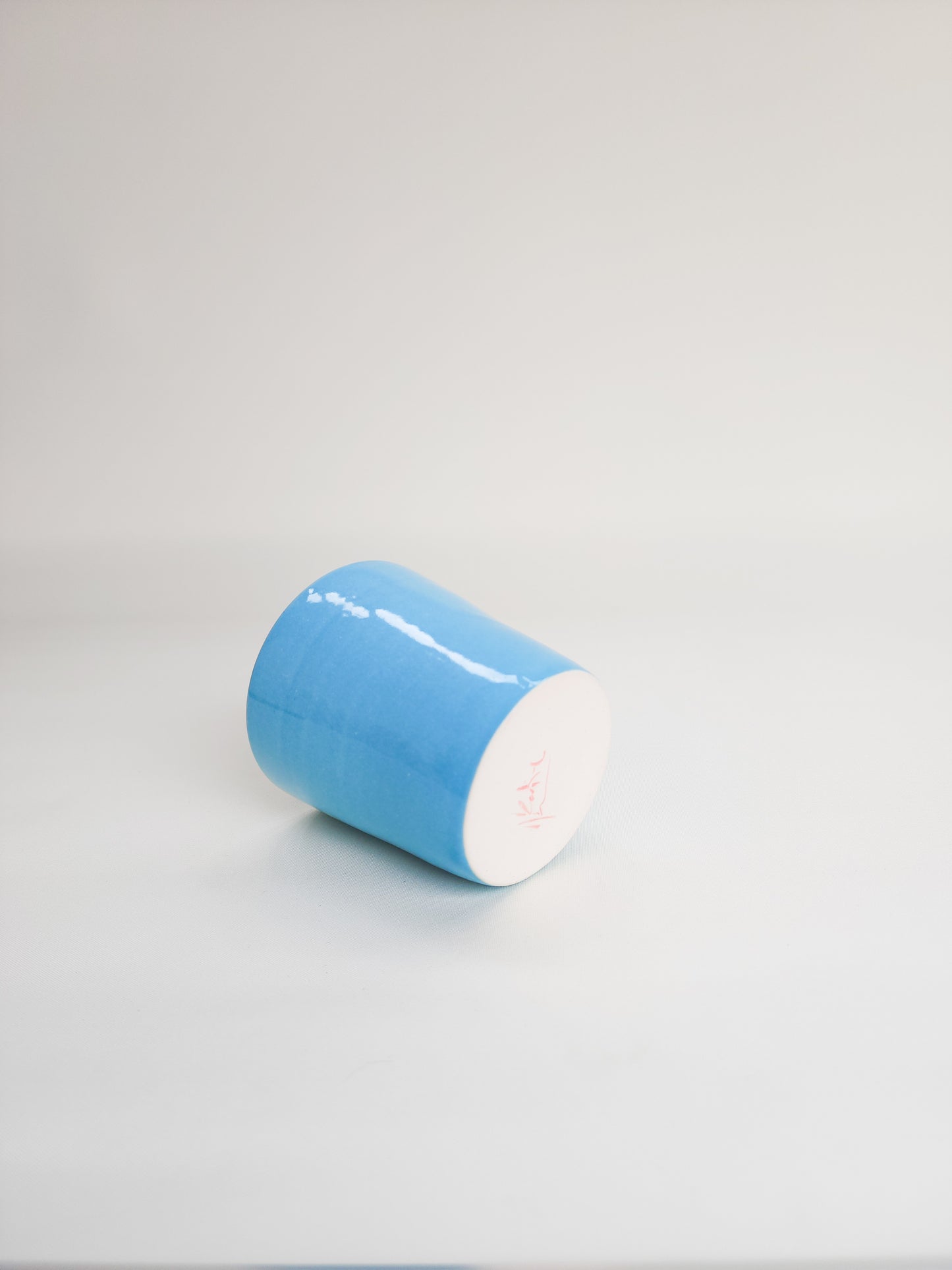 Glossy blue tumbler