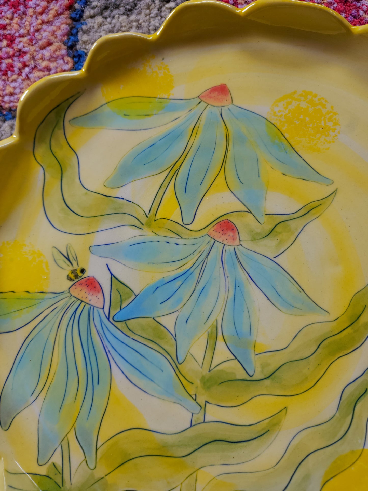 Scalloped Flower Platter with Bee