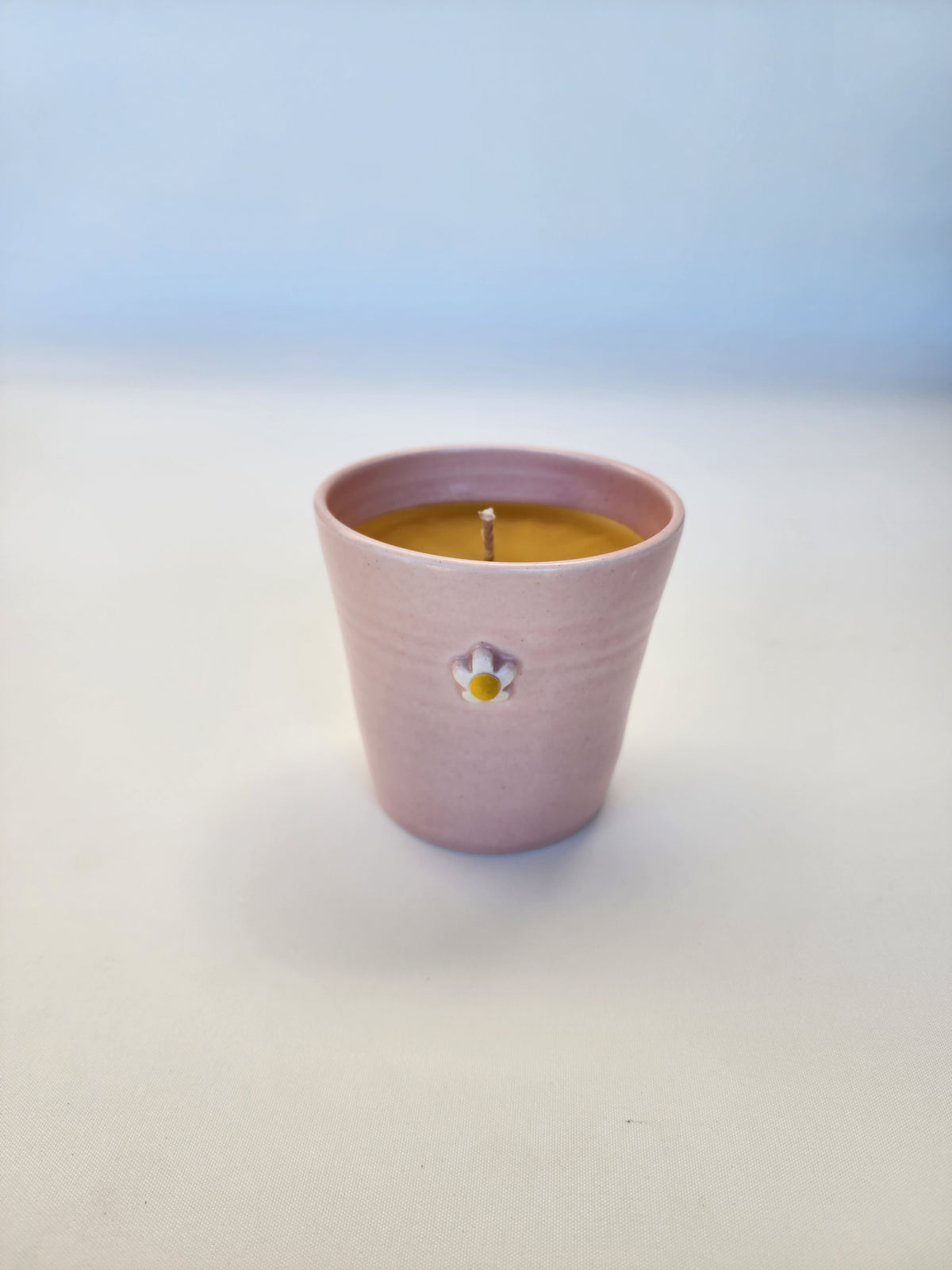 Daisy tumbler with beeswax candle