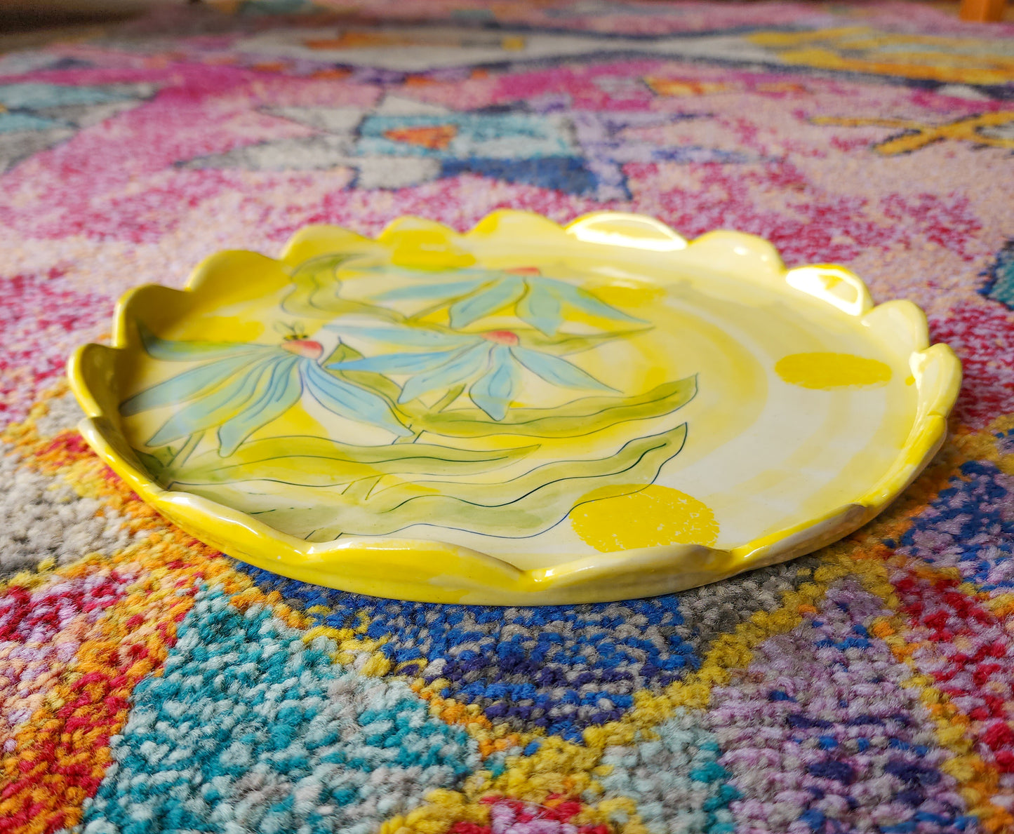 Scalloped Flower Platter with Bee