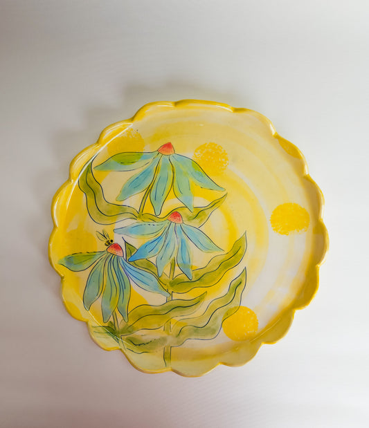 Scalloped Flower Platter with Bee