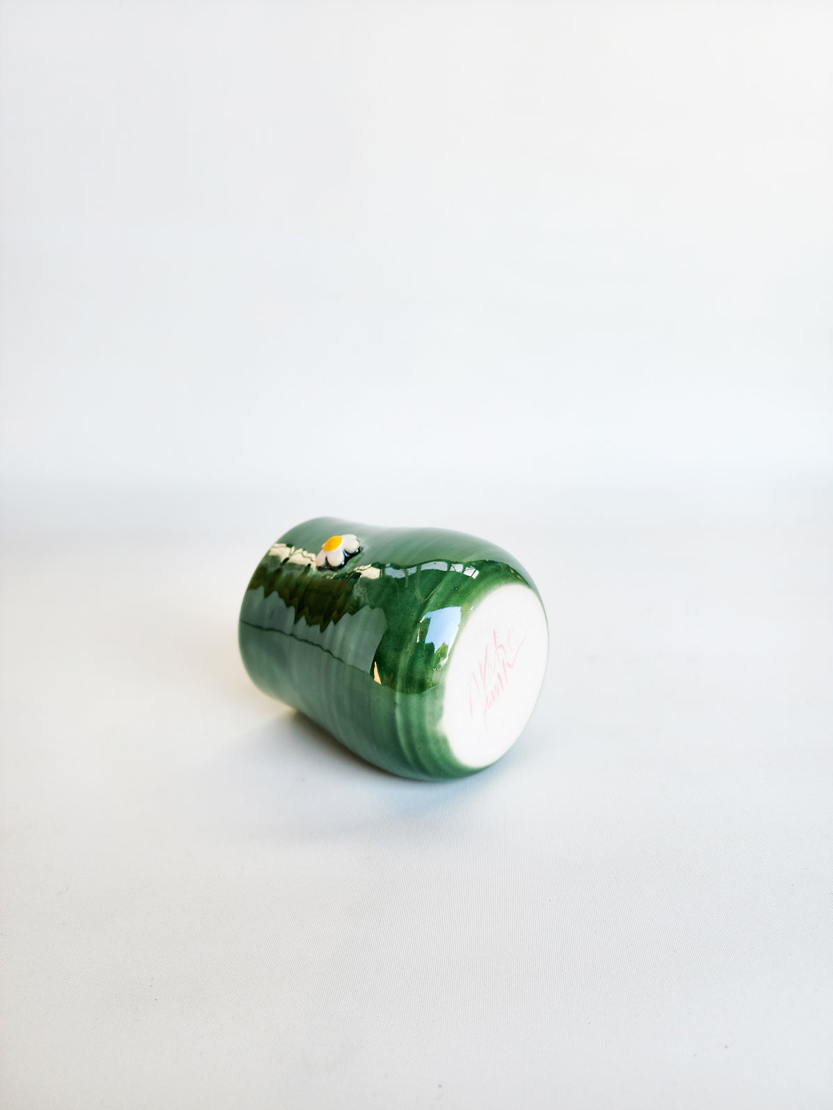 Dark green daisy tumbler