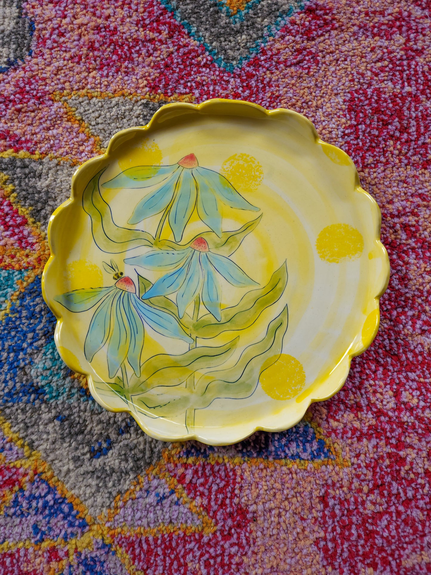 Scalloped Flower Platter with Bee