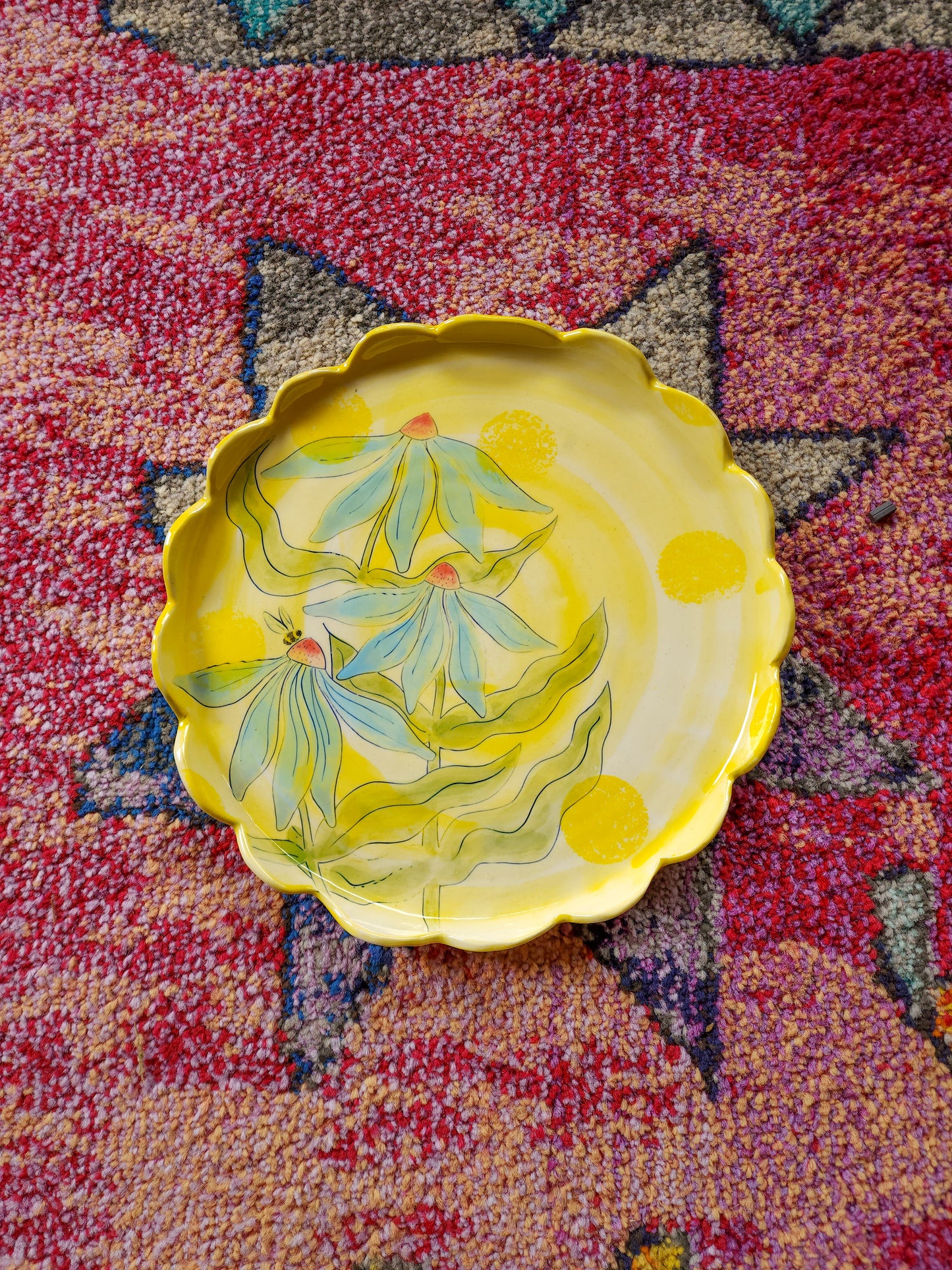 Scalloped Flower Platter with Bee