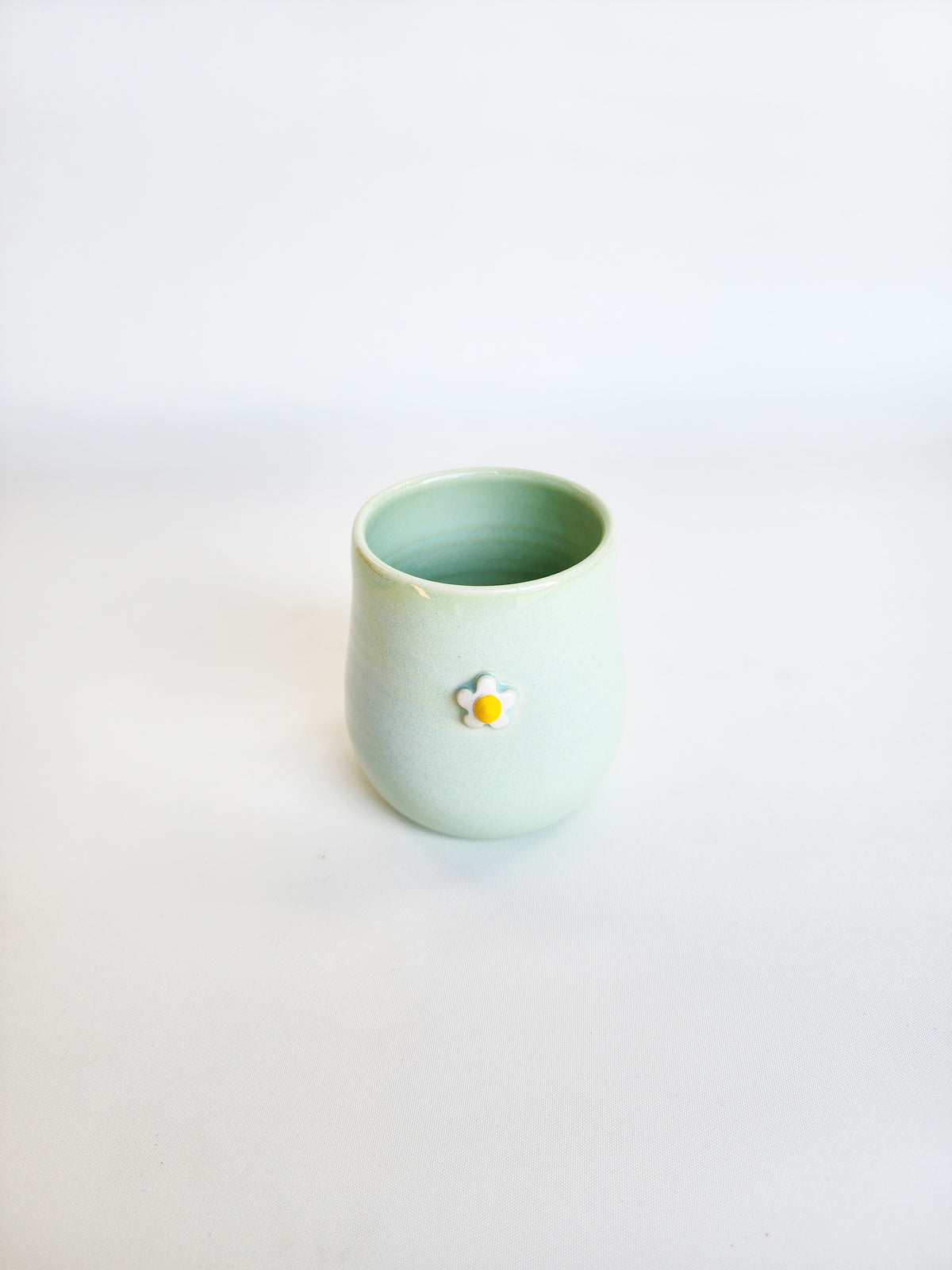 Light green daisy tumbler