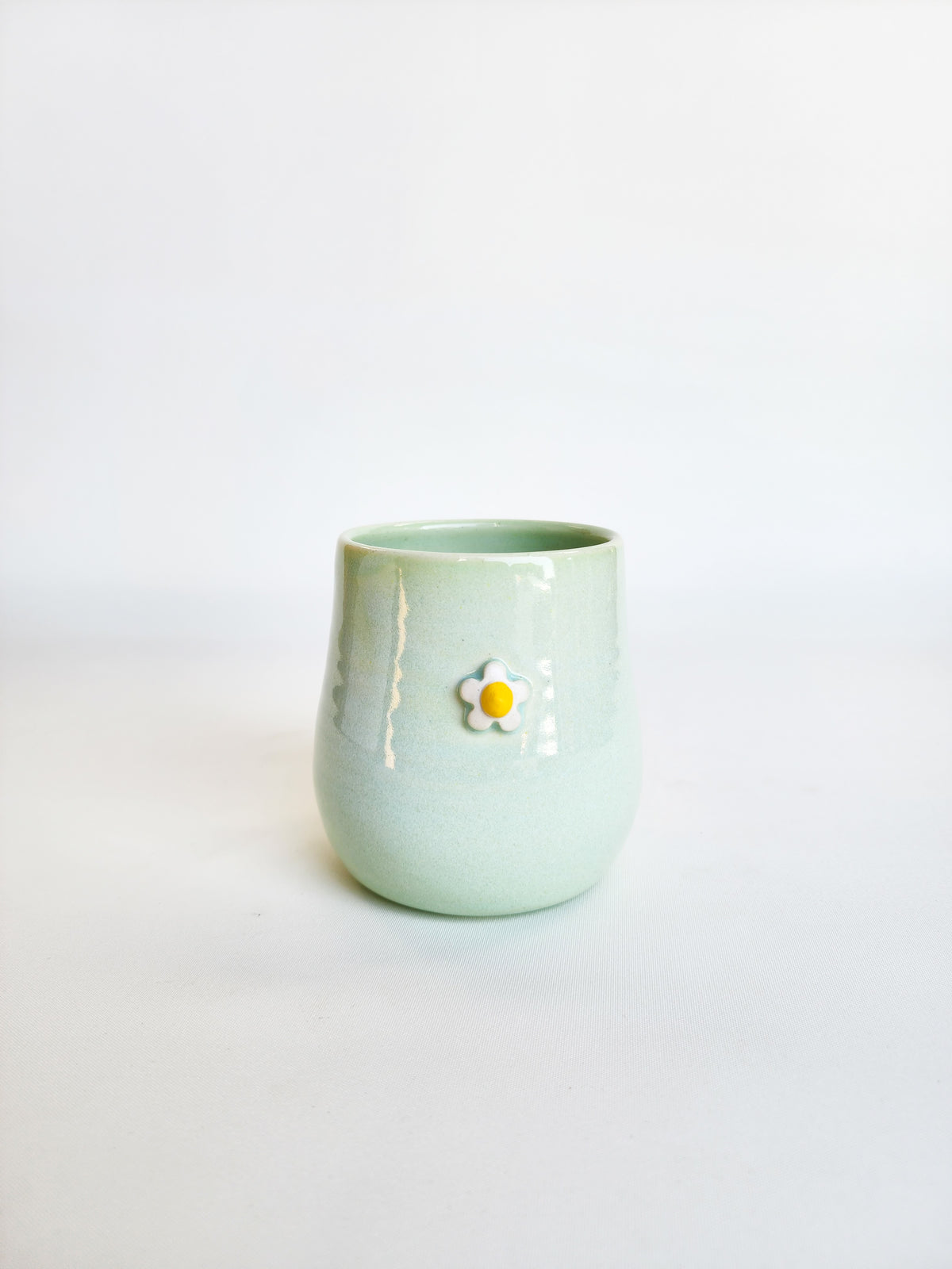 Light green daisy tumbler