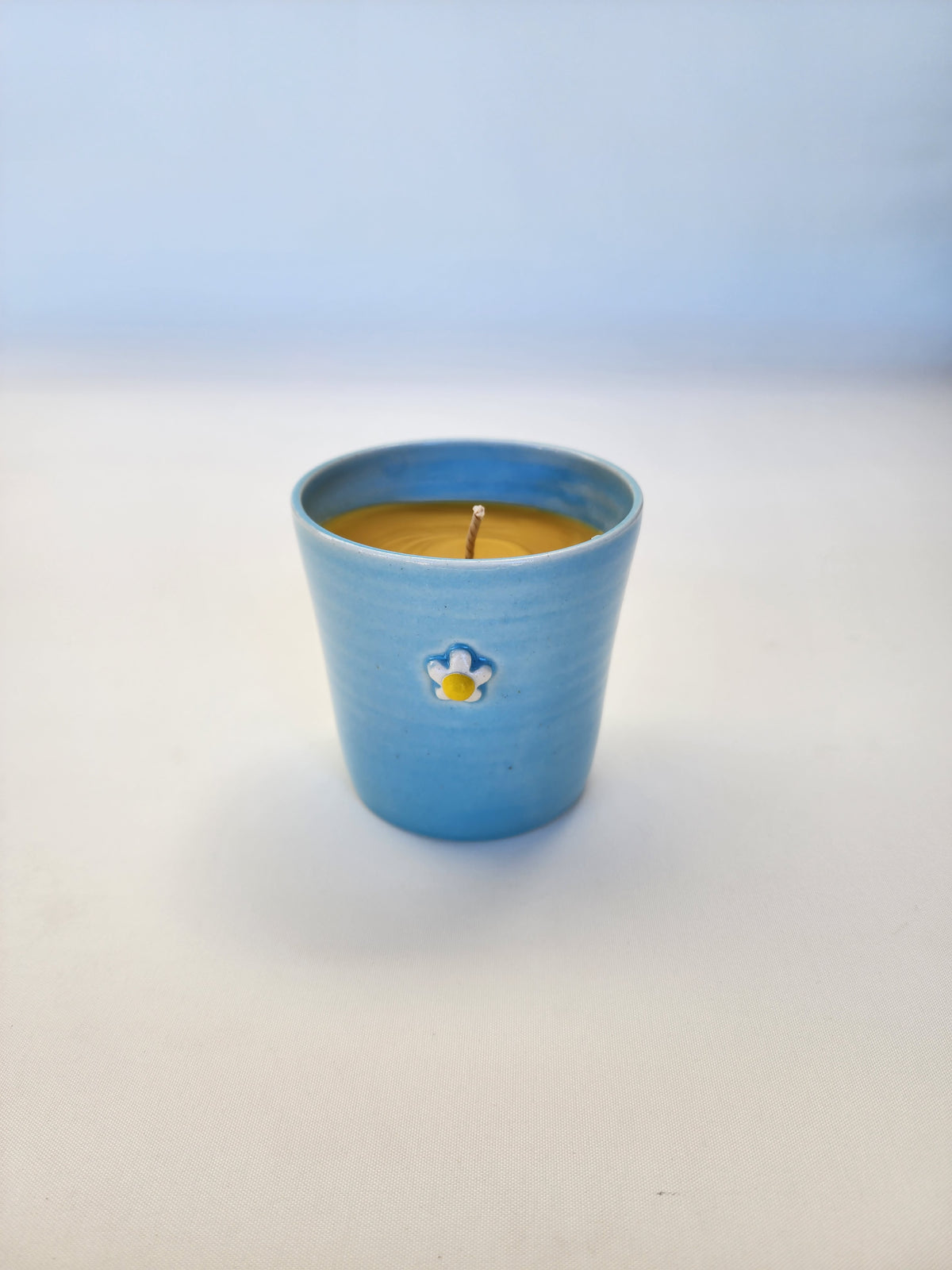 Daisy tumbler with beeswax candle