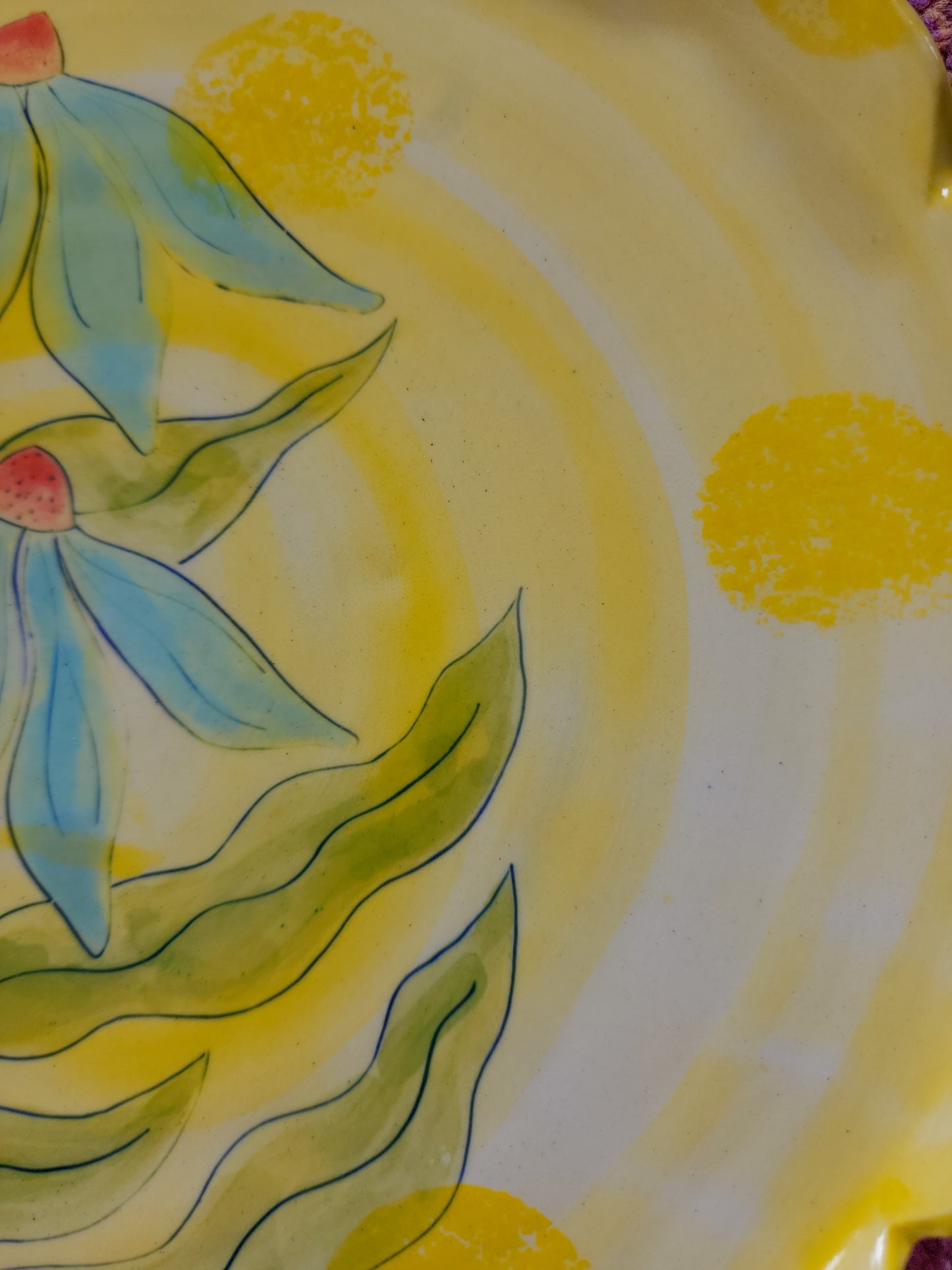Scalloped Flower Platter with Bee