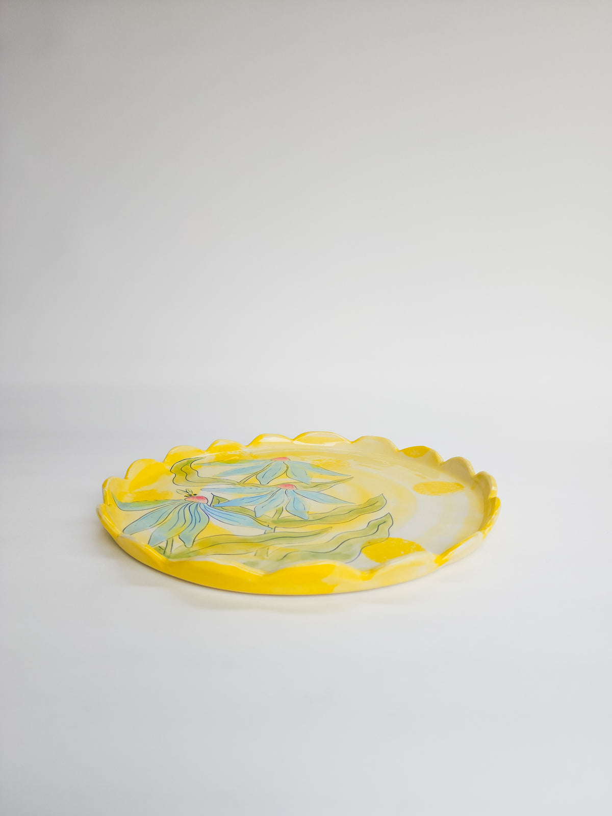 Scalloped Flower Platter with Bee