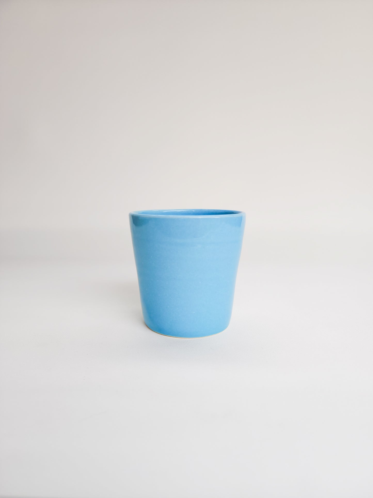 Glossy blue tumbler