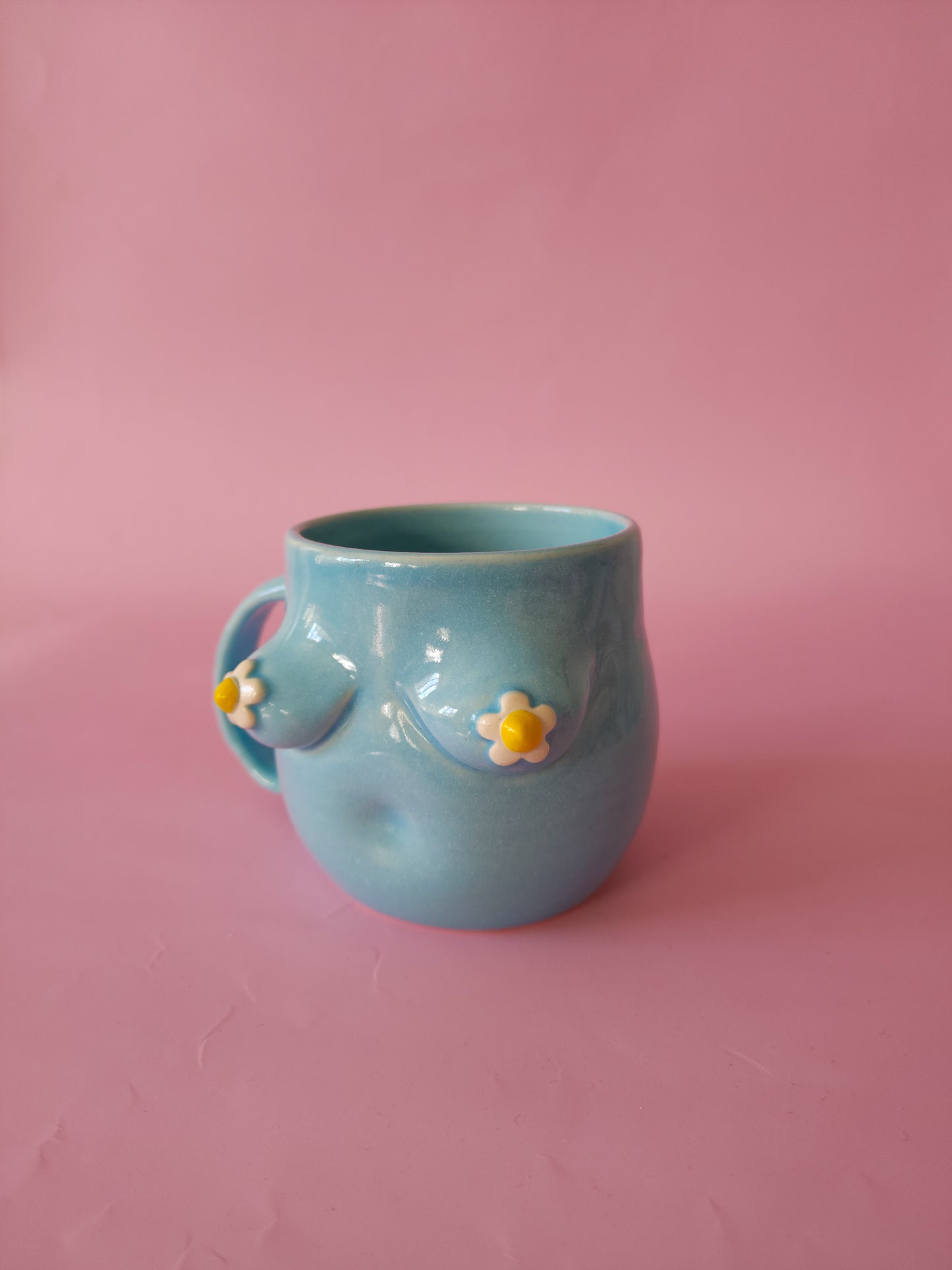 Boob mug - blue + daisies